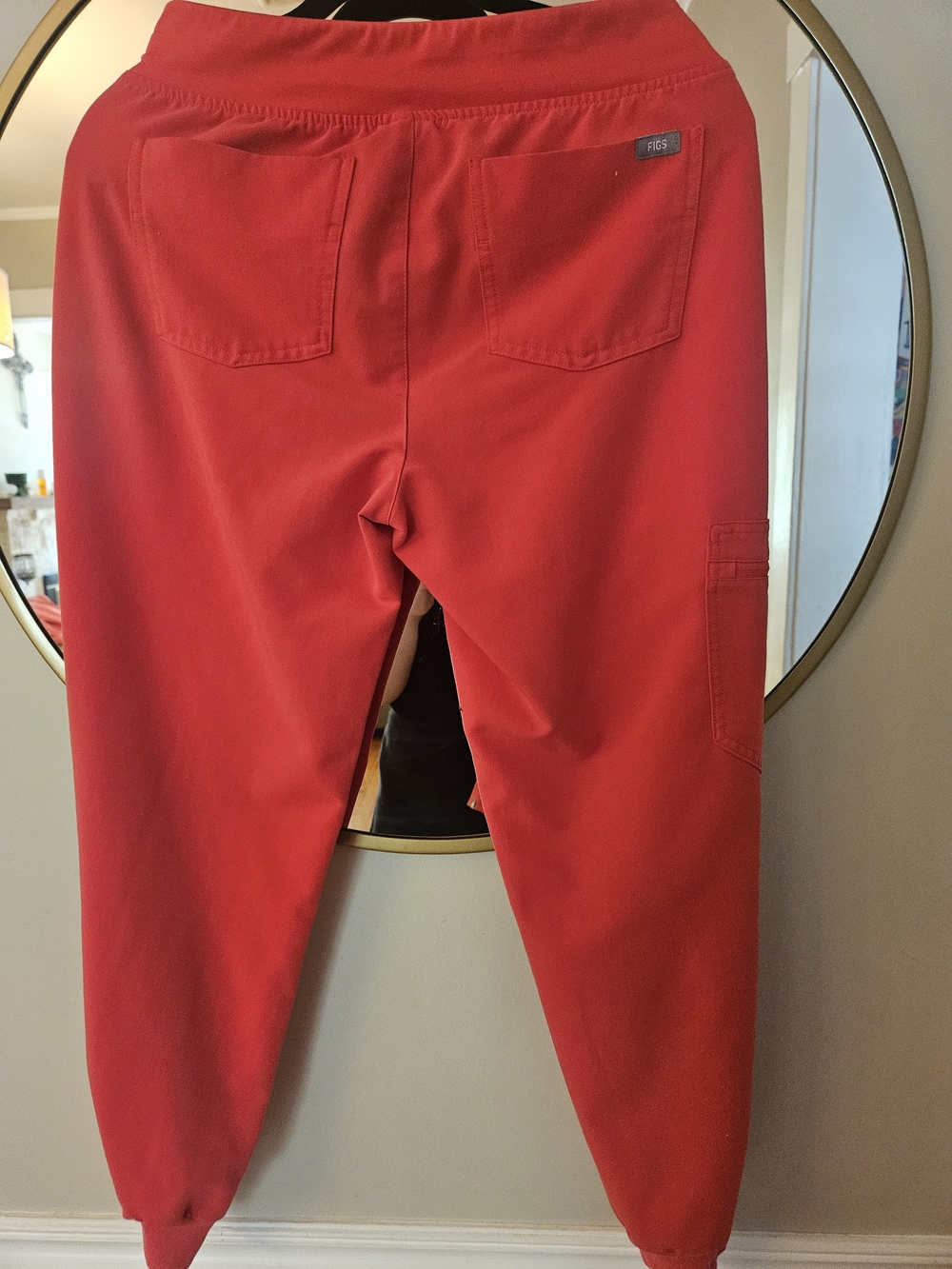 FIGS Scrub Set in Pop Red - Picture 4 of 4